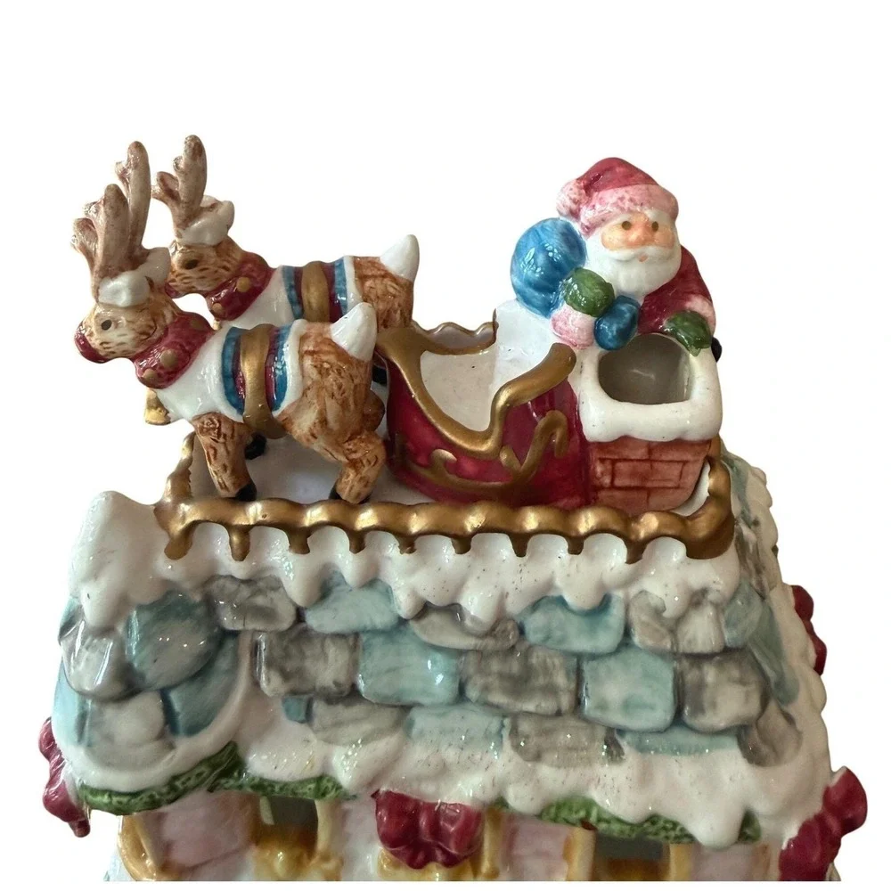 Avon santa arriving